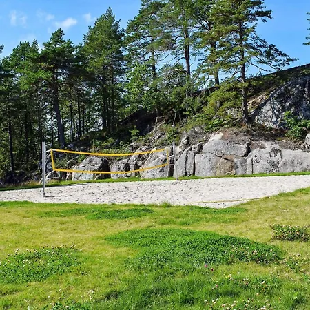 8 Person In Risor-by Traum * Risør