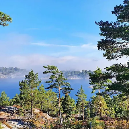 8 Person In Risor-by Traum * Risør