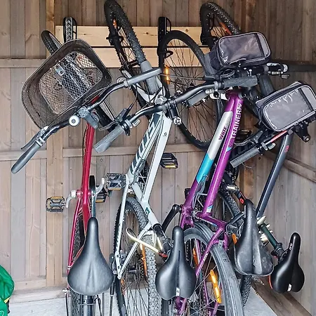 8 Person In Risor-by Traum *