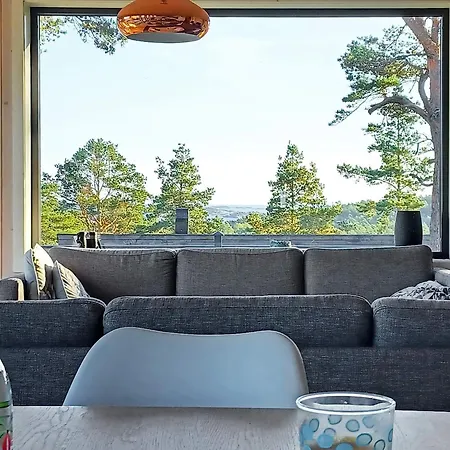 8 Person In Risor-by Traum * Risør