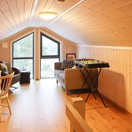 8 Person In Risor-by Traum * Risør